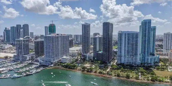 1750 N Bayshore Dr