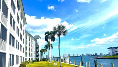 100 Paradise Harbour