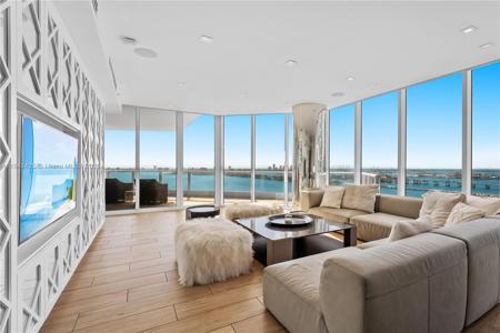 2020 N Bayshore Dr