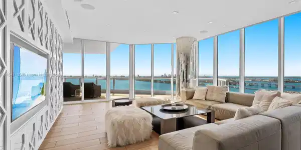 2020 N Bayshore Dr