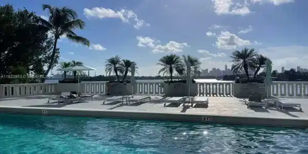 5 Island Ave