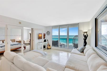 2301 Collins Ave
