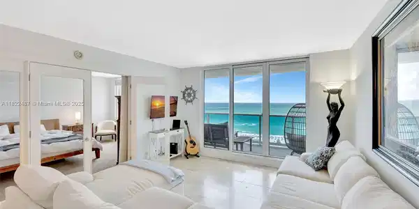 2301 Collins Ave
