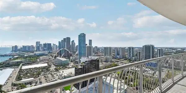 1750 N Bayshore Dr