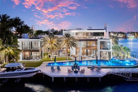 84 Isla Bahia Dr