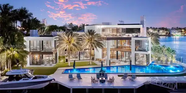 84 Isla Bahia Dr