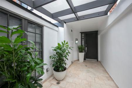 1530 NE Quayside Ter