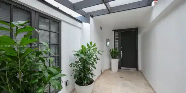 1530 NE Quayside Ter