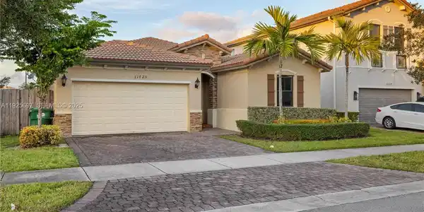 11725 SW 240th Ter