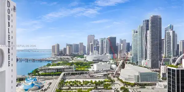 1750 N Bayshore Dr