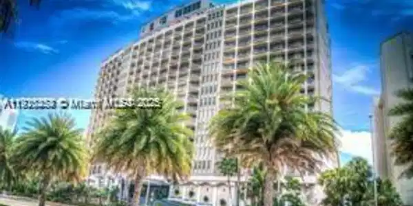 5401 Collins Ave