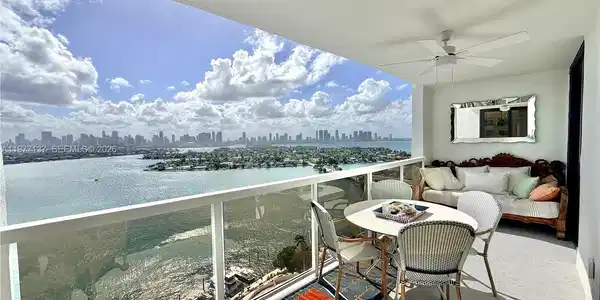 9 Island Ave
