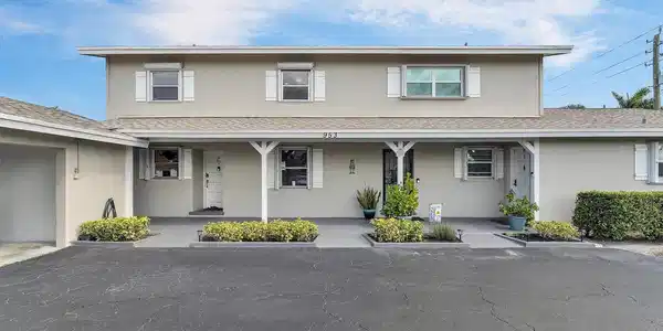 953 SE 10th