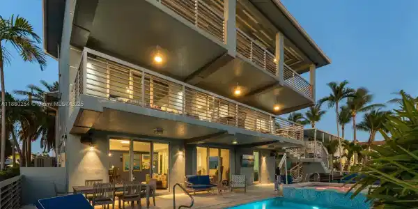 172 Venetian Dr