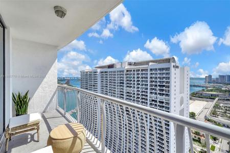 1750 N Bayshore Dr