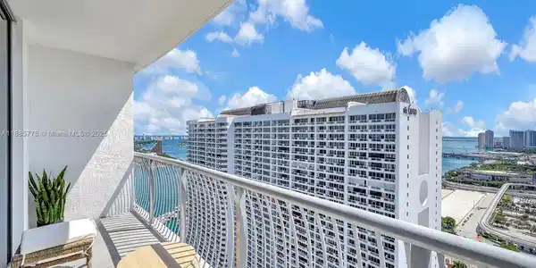 1750 N Bayshore Dr