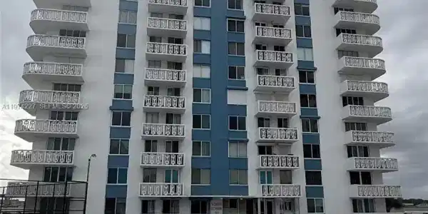 925 N Halifax