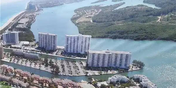 300 Bayview Dr