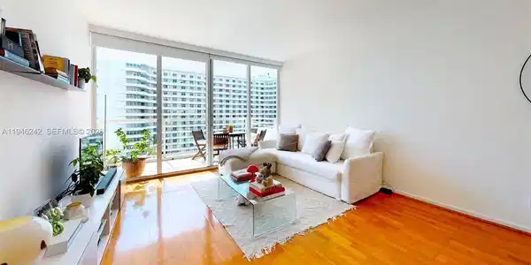 5600 Collins Ave