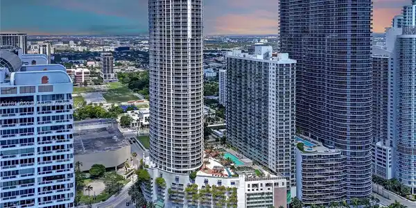 1750 N Bayshore Dr