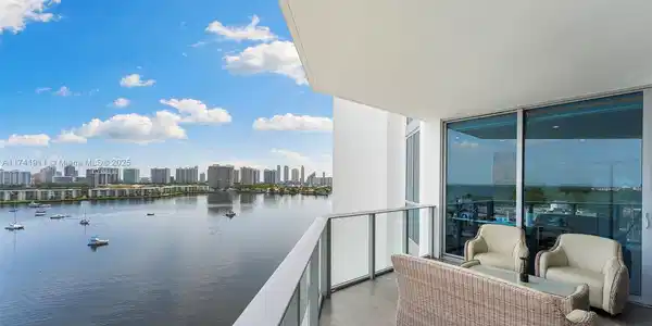 17111 Biscayne Blvd