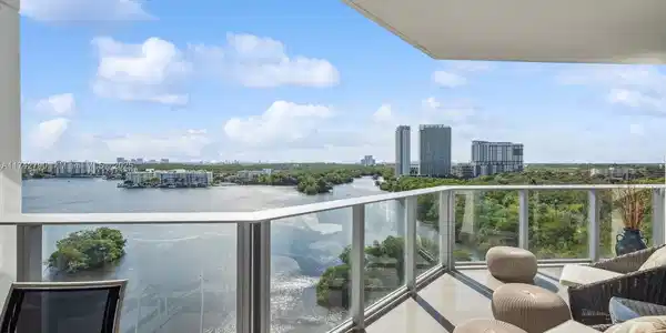 17111 Biscayne Blvd