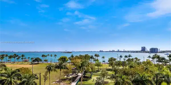 1800 N Bayshore Dr