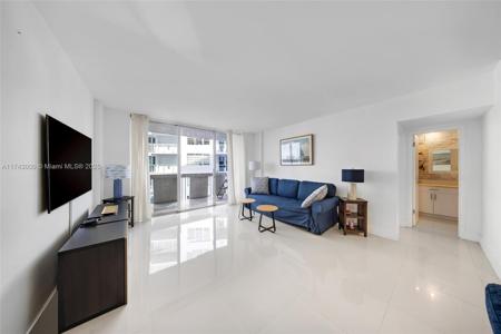 800 West Ave