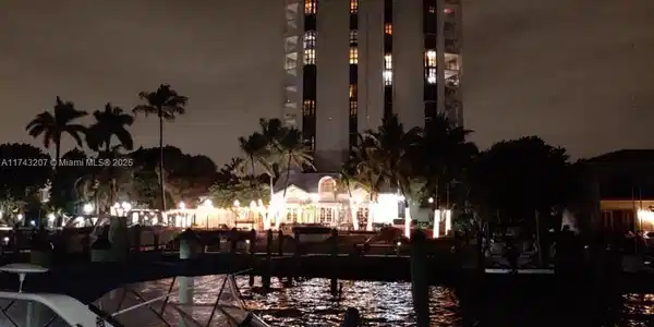 4000 NE Towerside Ter
