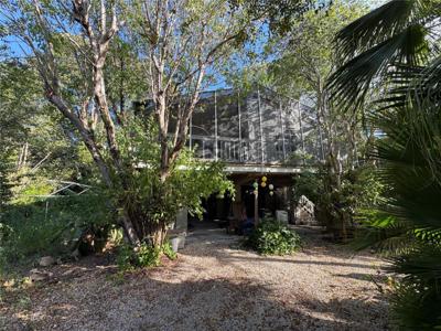 110 Artic Ave