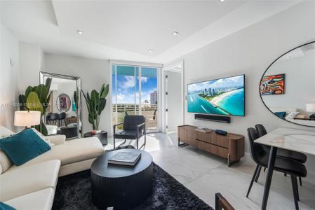 225 Collins Ave