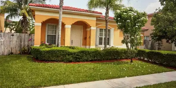 2103 NE 38th Rd