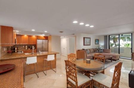 1623 Collins Ave