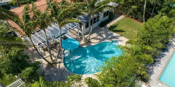 2037 Windward Dr