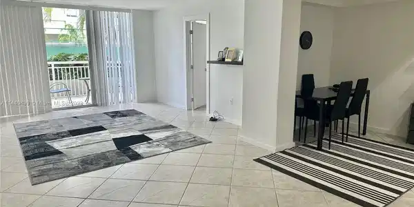 18041 Biscayne Blvd