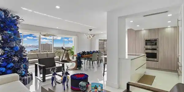 11111 Biscayne Blvd