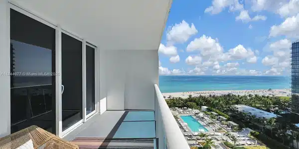 2301 Collins Ave