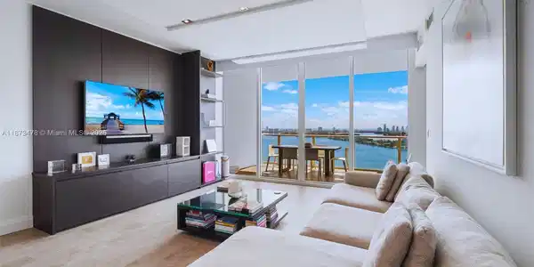 2020 N Bayshore Dr