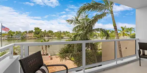 5700 Collins Ave