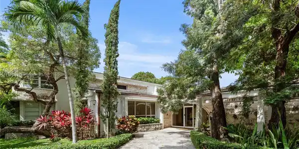 3738 Pine Tree Dr