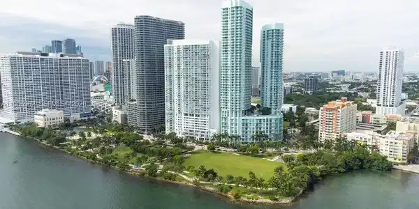 1900 N Bayshore Dr