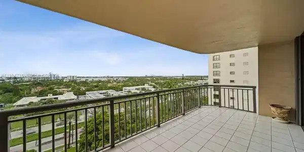 10175 Collins Ave