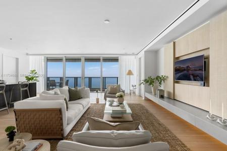 2901 Collins Ave