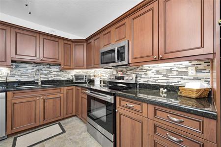 5208 NE 24th Ter