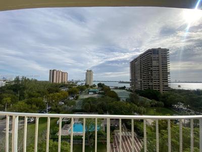 11111 Biscayne Blvd