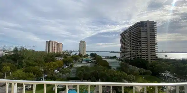 11111 Biscayne Blvd