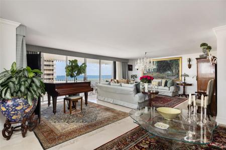 2 Grove Isle Dr