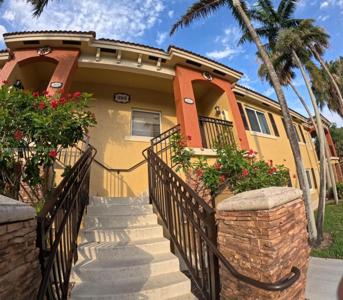 985 NE 34th Ave