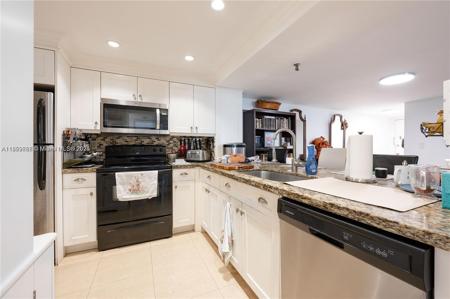 1621 Collins Ave