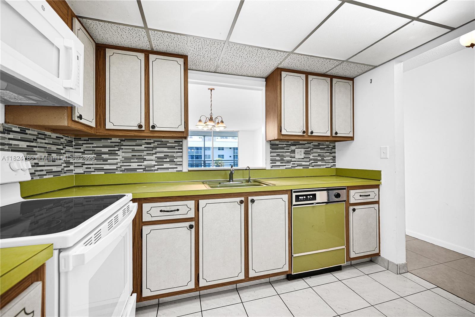Image 4: 2